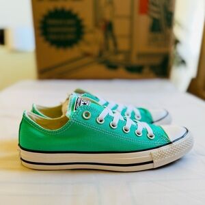 Converse chuck Taylor all star new in original box